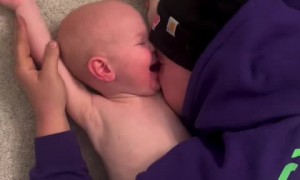 Super-adorable moment when baby says 'mama' instead of 'dada' 