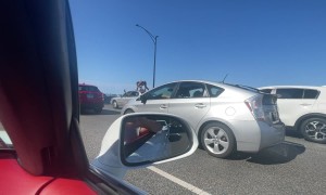 Drunk Twerking On Car Roof In Traffic