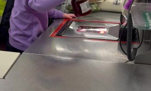 Grocery Store Cashier Lets Toddler Help