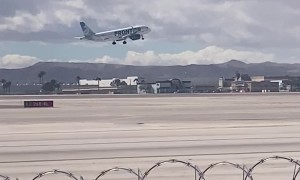 Strong Winds Destabilize Plane Landing