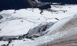 Skiers Witness Avalanche Up Close