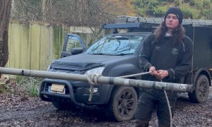 Man Quickly Ties a Flying Clove Hitch