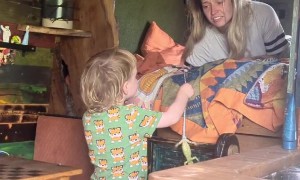 Toddler Brings Mom A Lizard