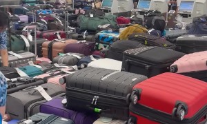 Chaotic Bag Drop Situation At Airport