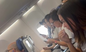 Airplane Needs 14 Volunteers To Disembark