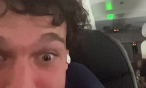 Passengers React to Extreme Flight Turbulence