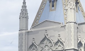 People Spotted On Top of Chicago Apartment Complex