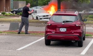 People Pull Passengers Out of Burning Car