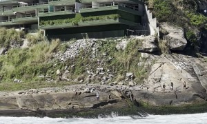 Surfers Work With Fire Department To Rescue Wrecked Speedboat
