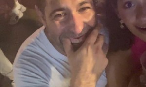 Man Shows Off His Dentures