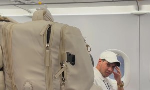 Airplane Passenger Allegedly Steals Apple Charger