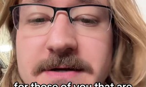 Magnet Near CRT Monitor Makes Pretty Colors