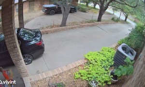 Woman Tells Kids to Keep the Change