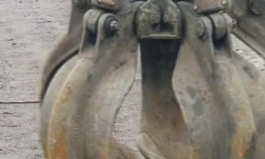 Recycling Crane Makes Parkour Snail Zoom