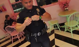 Funny Turkish Ice Cream Vendor Tricks Police Officer in Los Angeles