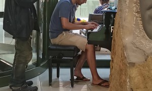 Surprise Piano Duet With a Homeless Man