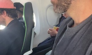 Hands-Free Baseball Cap Airplane Lifehack