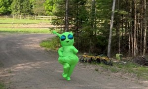 Alien Prepares For Foot Race