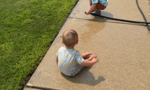 At least he was honest ???? Poor Carter always being bullied by his older brother. Good thing he didn’t mind the hose today ????