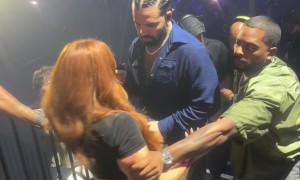 Girl Shoots Her Shot at Drake Concert
