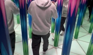 Speed Round Mirror Maze at MetaArtWorld
