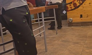 Angry Lady vs. Popeyes Security Guard