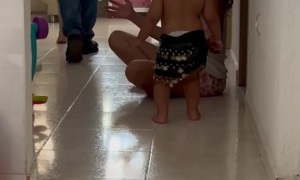 Small-Scale Shakira Shakes Hip Scarf