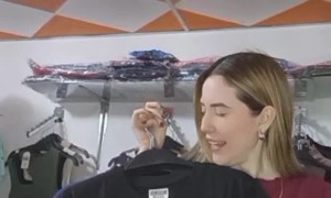 Earthquake Interrupts Clothing Showcase in Venezuela