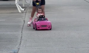 Roller Skating Mom Takes A Tumble
