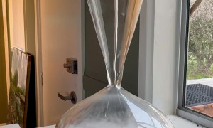 Satisfying Water Hourglass