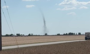 Huge Dust Devil in Central Illinois