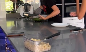 Flexible Shoulders Successfully Flip Pot