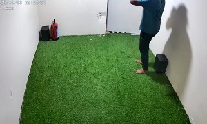 VR Gamer Smashes Wall