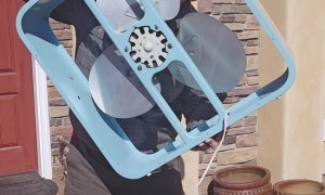 Brad Byers Stops a Fan with His Tongue