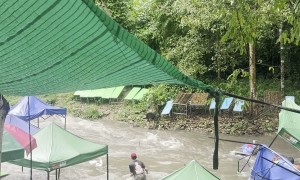 Flash Flood Interrupts Picnics In Thailand