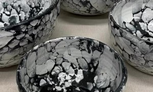 Using Bubbles to Create Unique Patterns on Ceramic Bowls