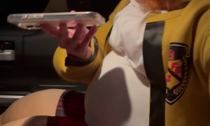 Dad Laughs Hysterically at Austin Powers Halloween Costume