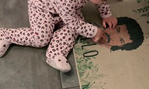 Baby Sees Father in Lionel  Richie Bath Rug