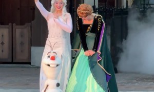 Anna, Elsa and Olaf at World of Frozen, Paris