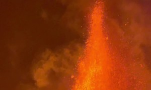 Watching Kilauea Volcano Erupt Up Close
