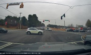 Dashcam Captures Head-On Collision at Intersection