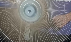 Women Gets Creative in Fixing Her Fan