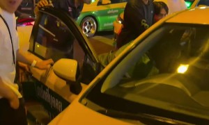 Woman Recorded Brandishing a Knife in Bangkok, Thailand