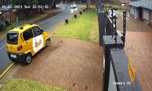 Tuk Tuk Hits a Lamp Post