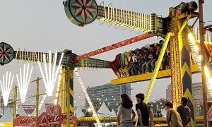 360 Degree Swing Ride Collapses in Mid-Air at Surajkund Fair