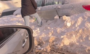 Woman Doesn't Need A Husband During NYC Snowstorm