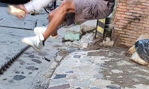 Extreme Balancing Skill On Swinging Chain