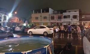 Guys Holding Hands Jump Into Pool, One Doesn't Quite Make It