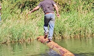 Timber Sports Competitor Conquers Log Run