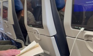 Rude Airline Passenger Slams Chair Against Neighbor's Knees